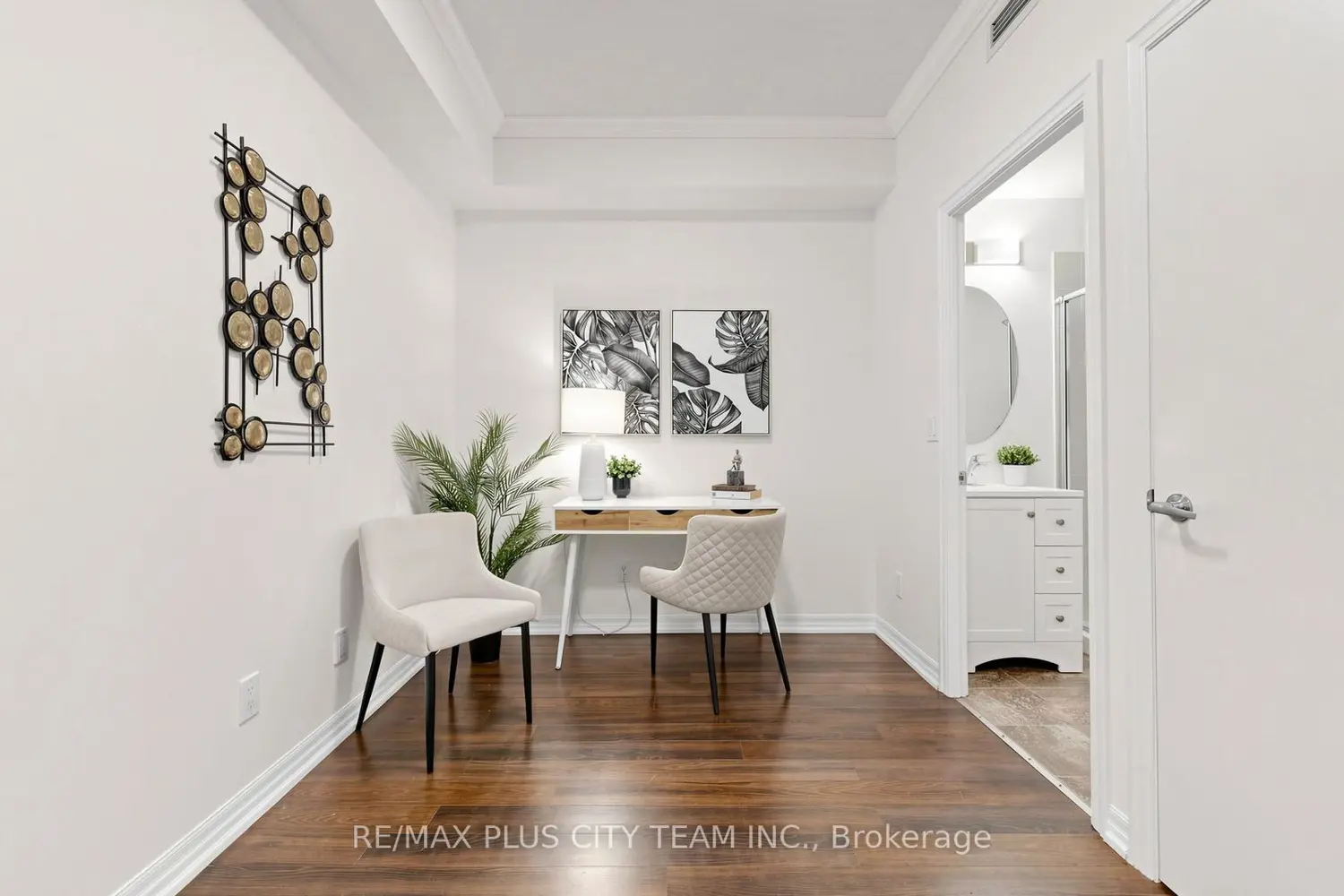 16 Yonge Street 303