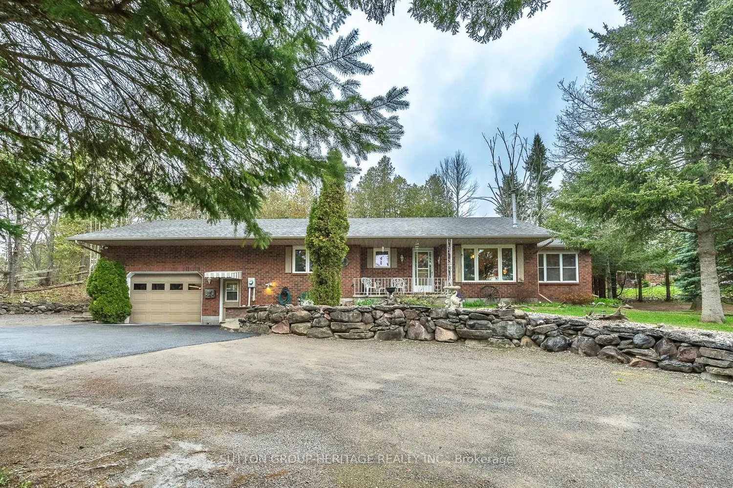 228 Pirates Glen Drive photo 2