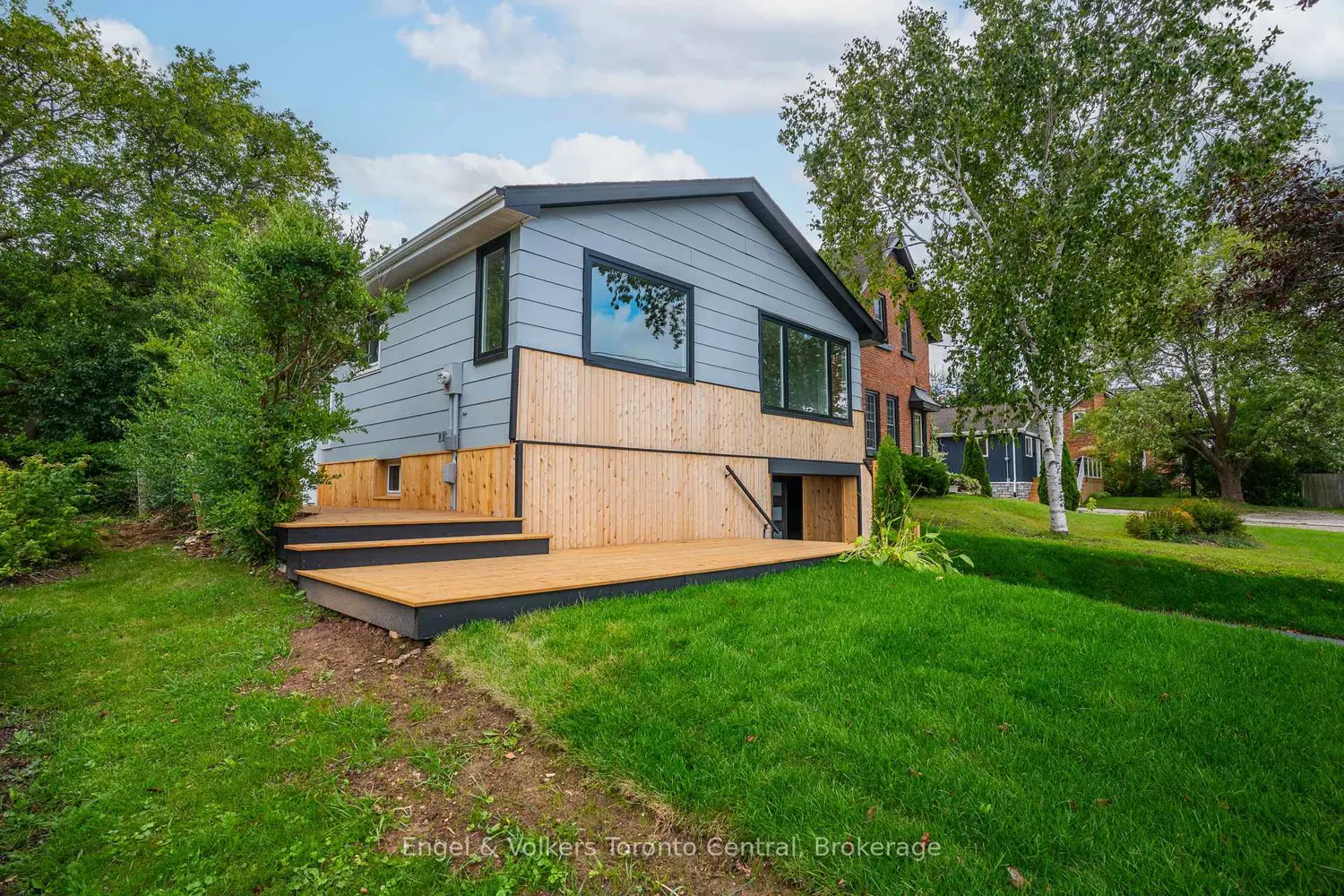 873 9Th Avenue photo 2