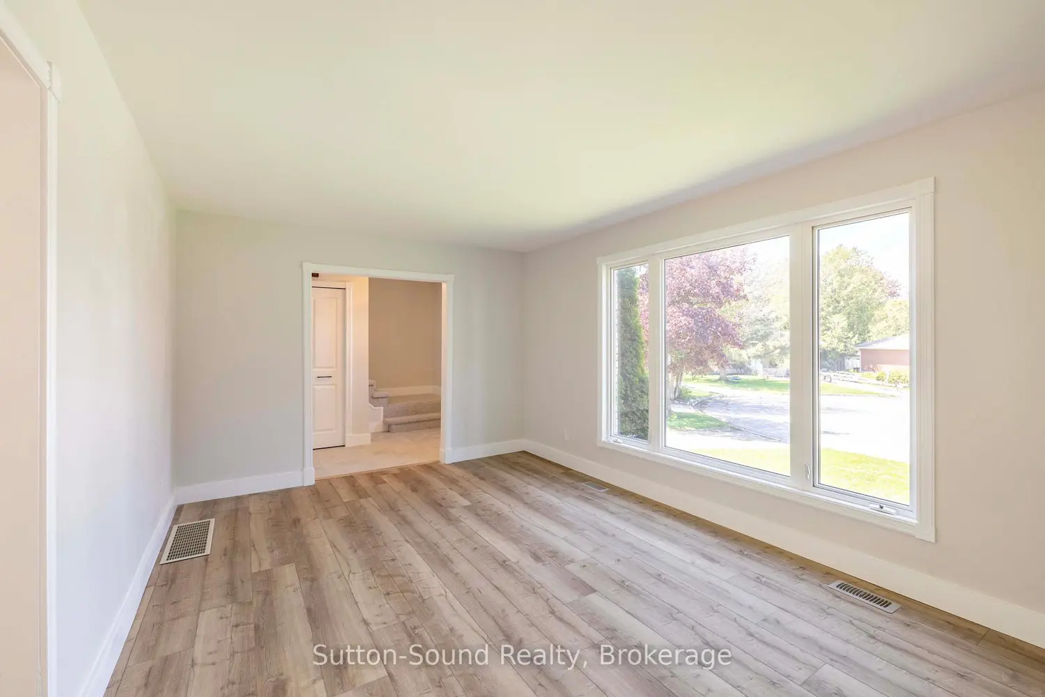 275 8Th Avenue photo 5
