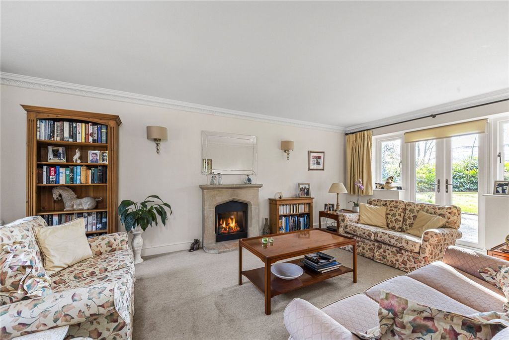 6 bed detached house for saleThe Paddock, Godalming, Surrey GU7 photo 4