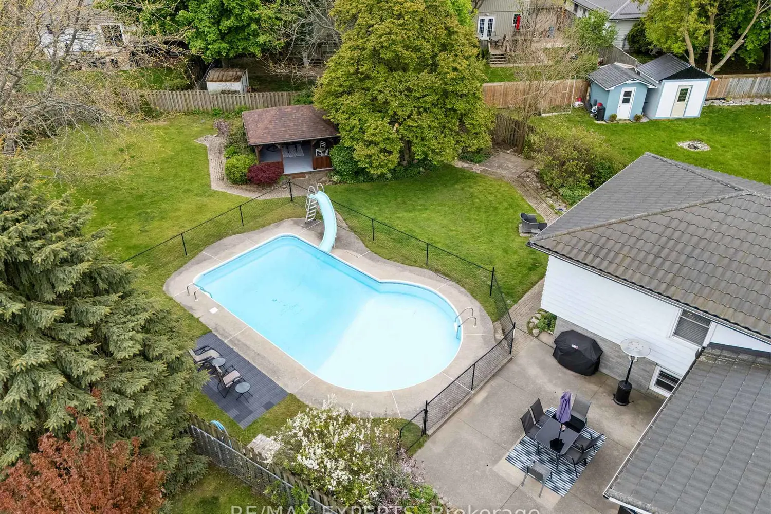 32 Crestlynn Crescent photo 4