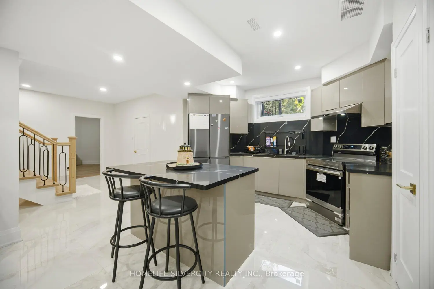 Additional image 17 of 15 Estateview Circle