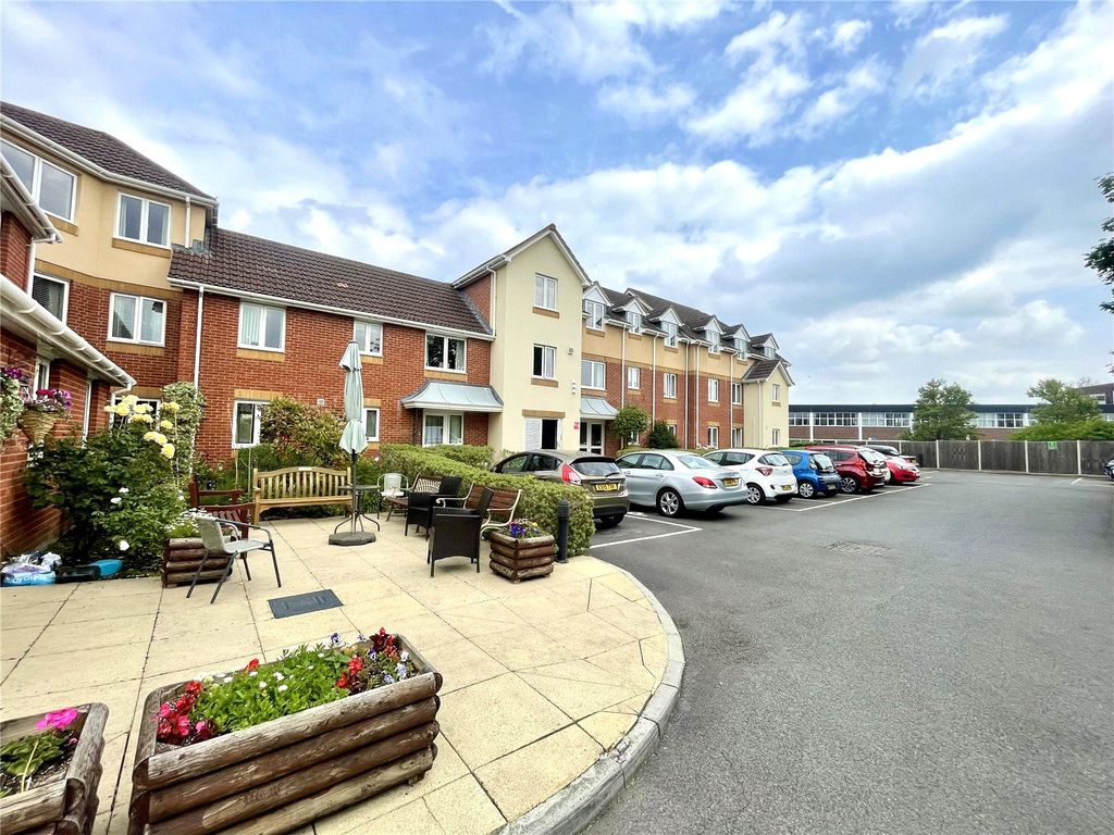 Additional image 10 of 1 bed flat for saleVictoria Road, Farnborough, Hampshire GU14