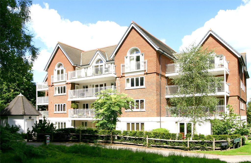 2 bed flat for saleAshwood Court, Forest Row, East Sussex RH18