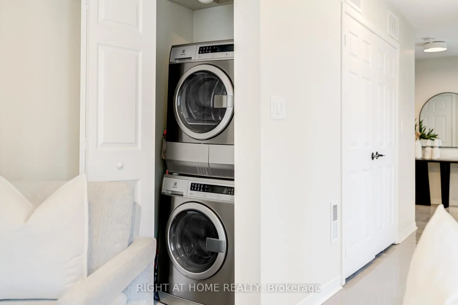 Additional image 4 of 1250 St Martins Drive 88