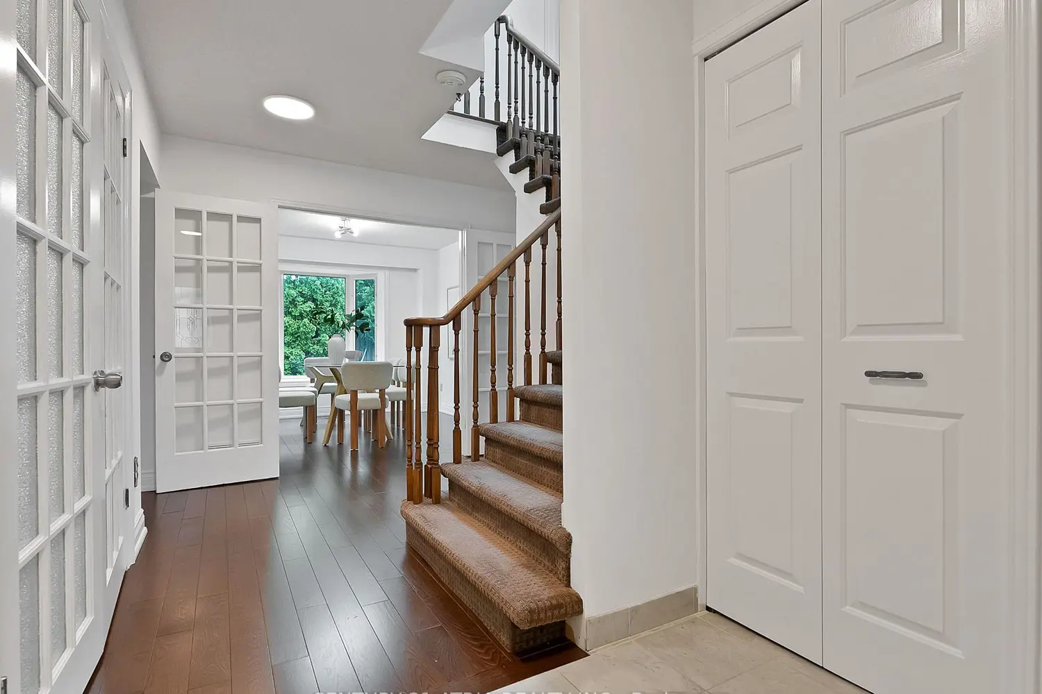 21 Longbow Square