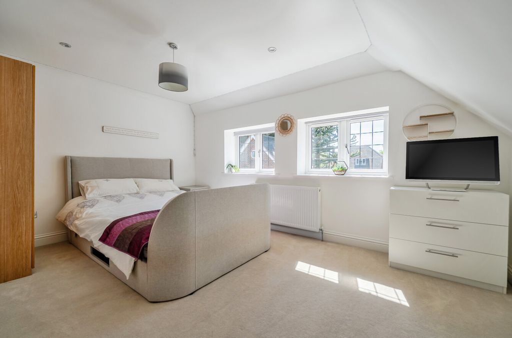 Additional image 9 of 4 bed detached house for saleReading Road South, Fleet, Hampshire GU52