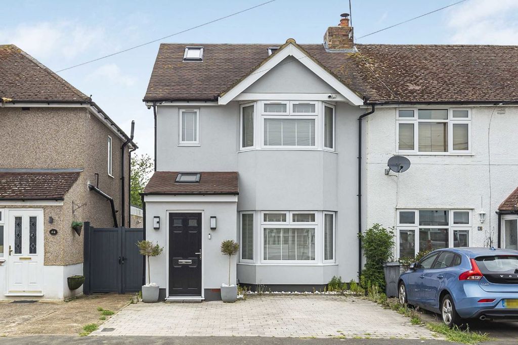 3 bed semi-detached house for saleEllington Road, Feltham TW13