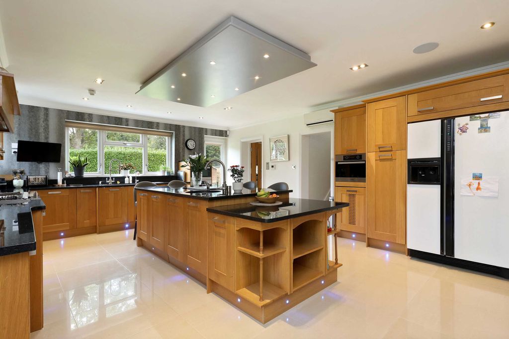 Additional image 2 of 7 bed detached house for sale15 Vicarage Way, Gerrards Cross SL9