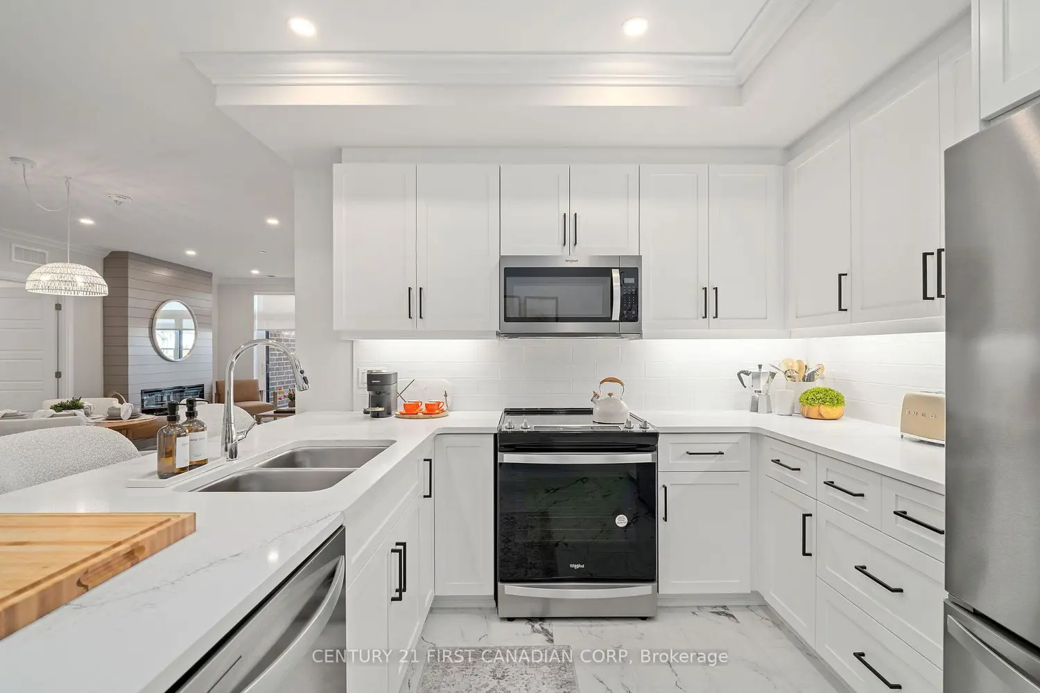 1560 Upper West Avenue 213 photo 3