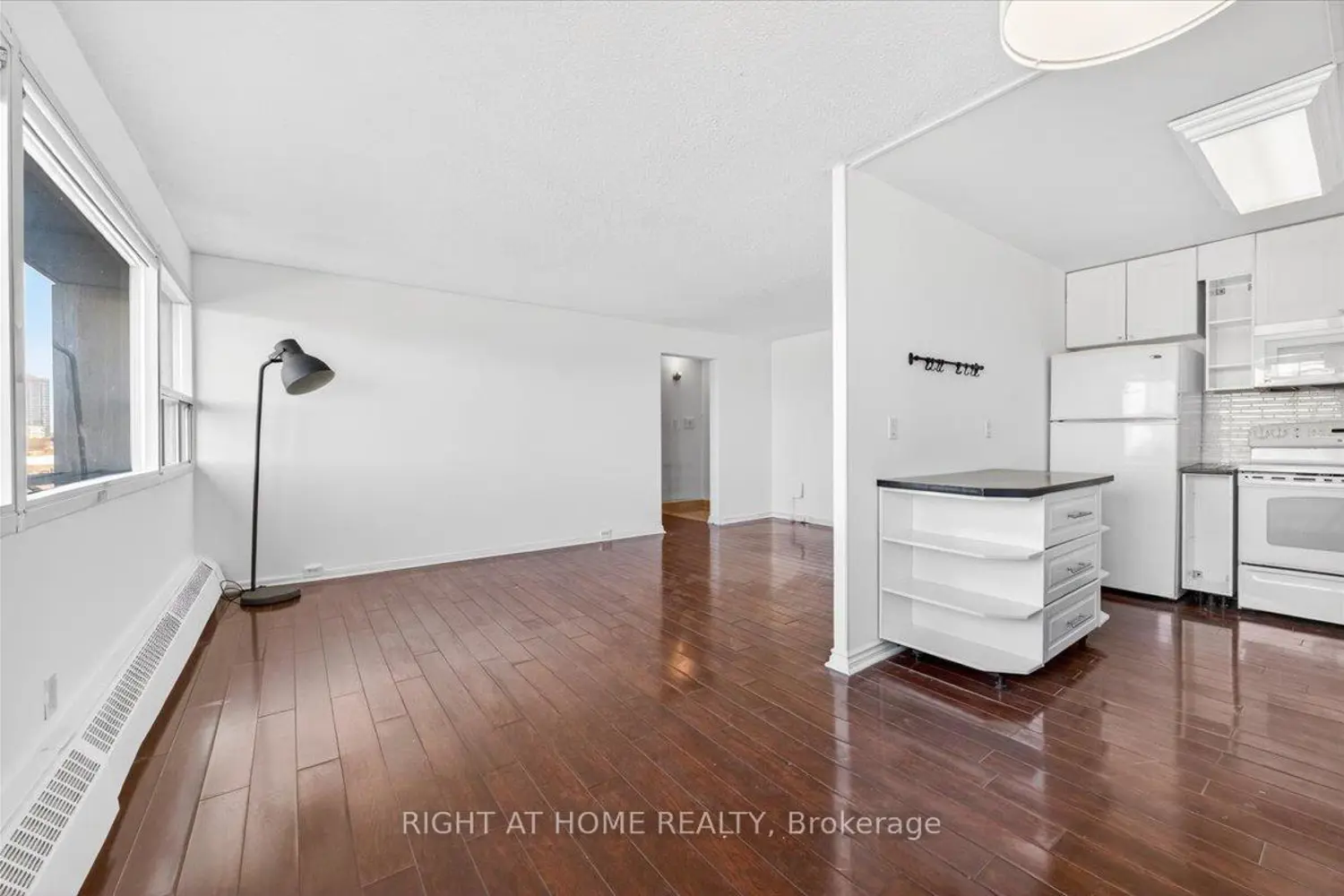 Additional image 3 of 100 Leeward Glenway 708