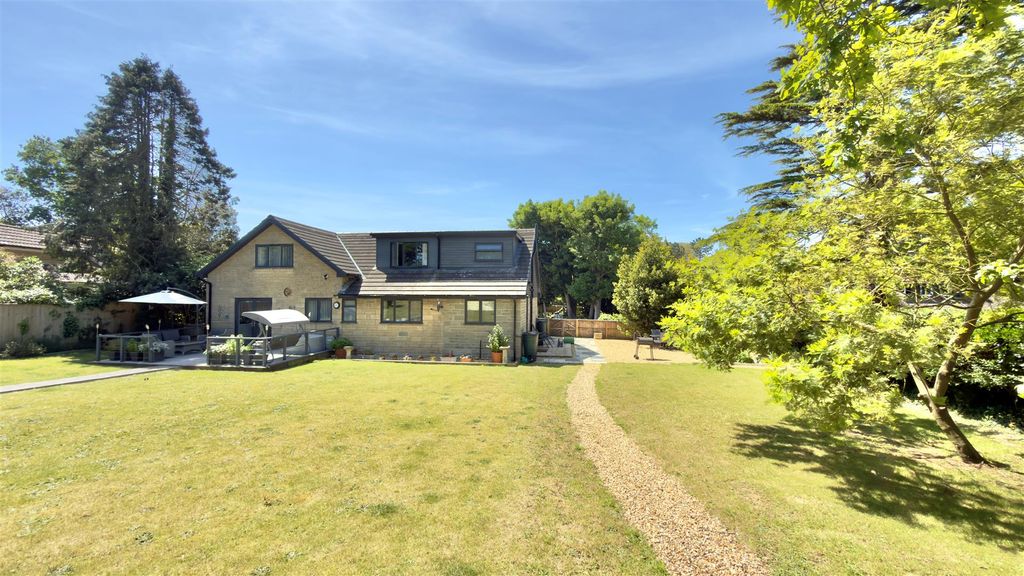 Additional image 2 of 5 bed chalet for saleFreshwater Bay, Isle Of Wight PO40