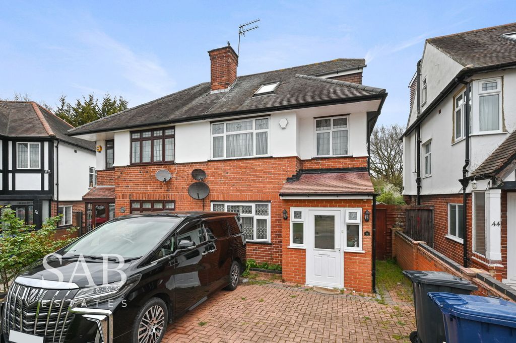 4 bed semi-detached house for saleChinnor Crescent, Greenford UB6