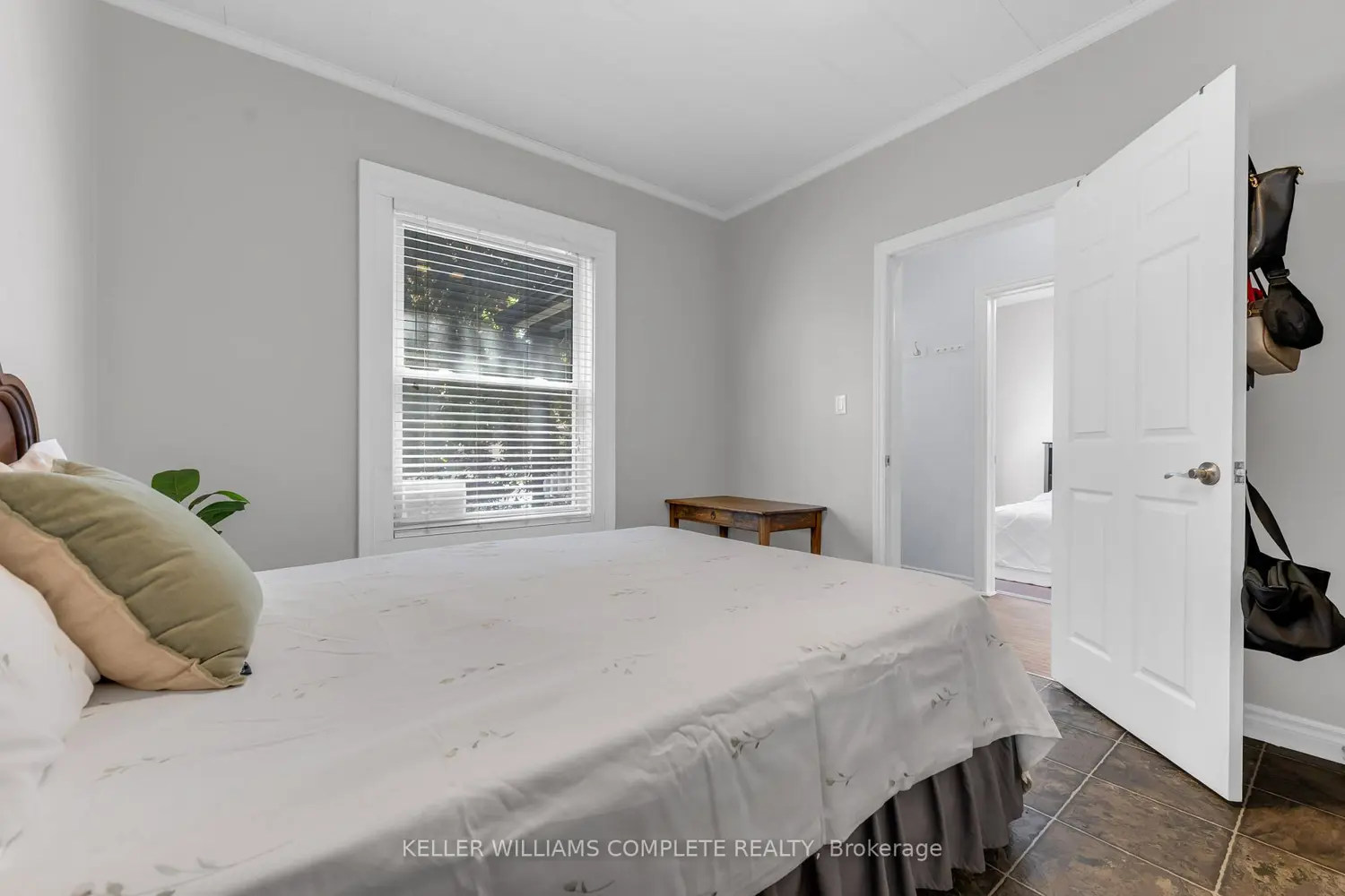 110 Oak Street photo 5