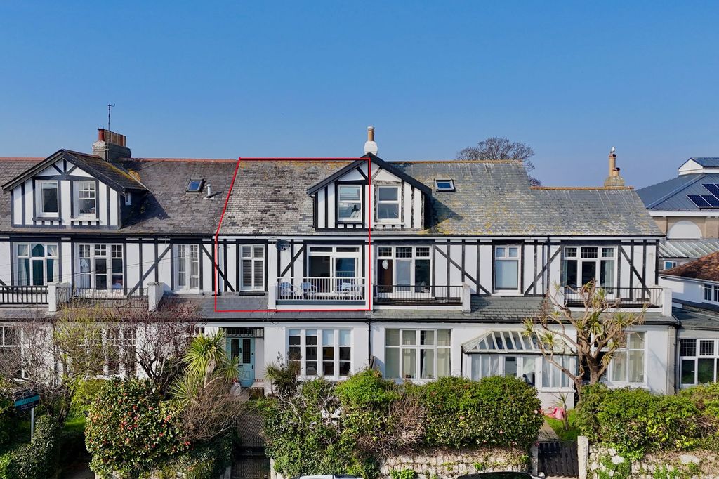 3 bed flat for saleGyllyngvase Terrace, Falmouth TR11