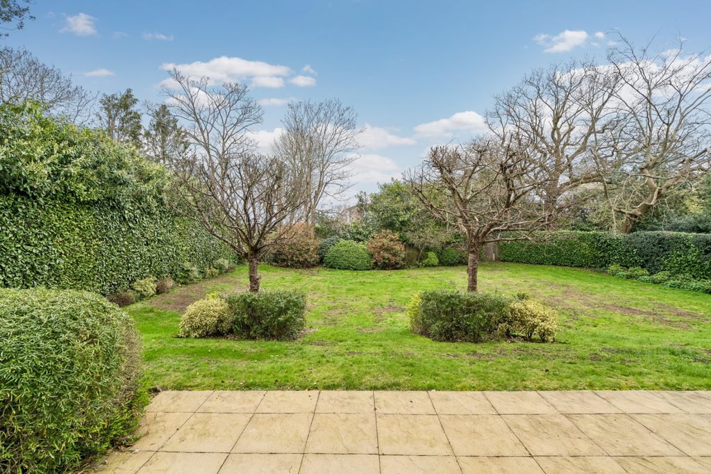 Additional image 15 of 2 bed flat for salePackhorse Road, Gerrards Cross, Buckinghamshire SL9
