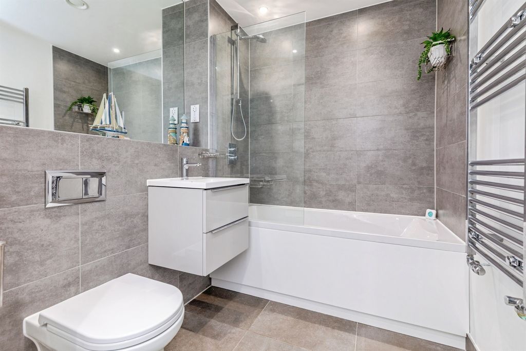 Additional image 5 of 1 bed flat for saleWhiffens Avenue, Chatham ME4