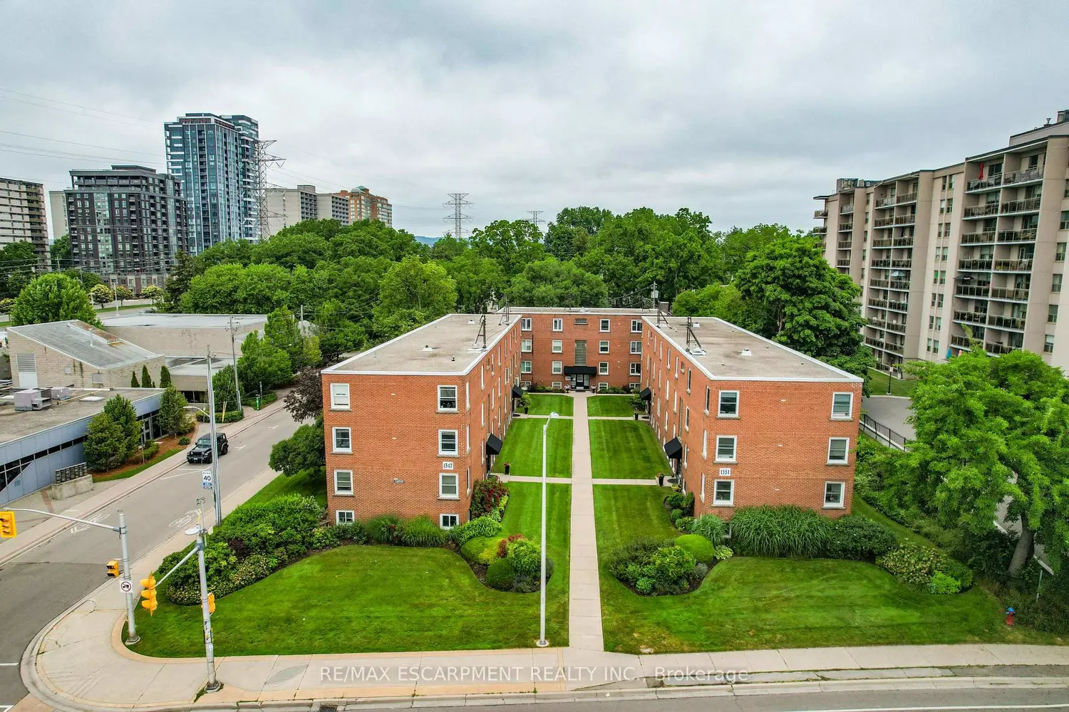 1347 Lakeshore Road 37 photo 3