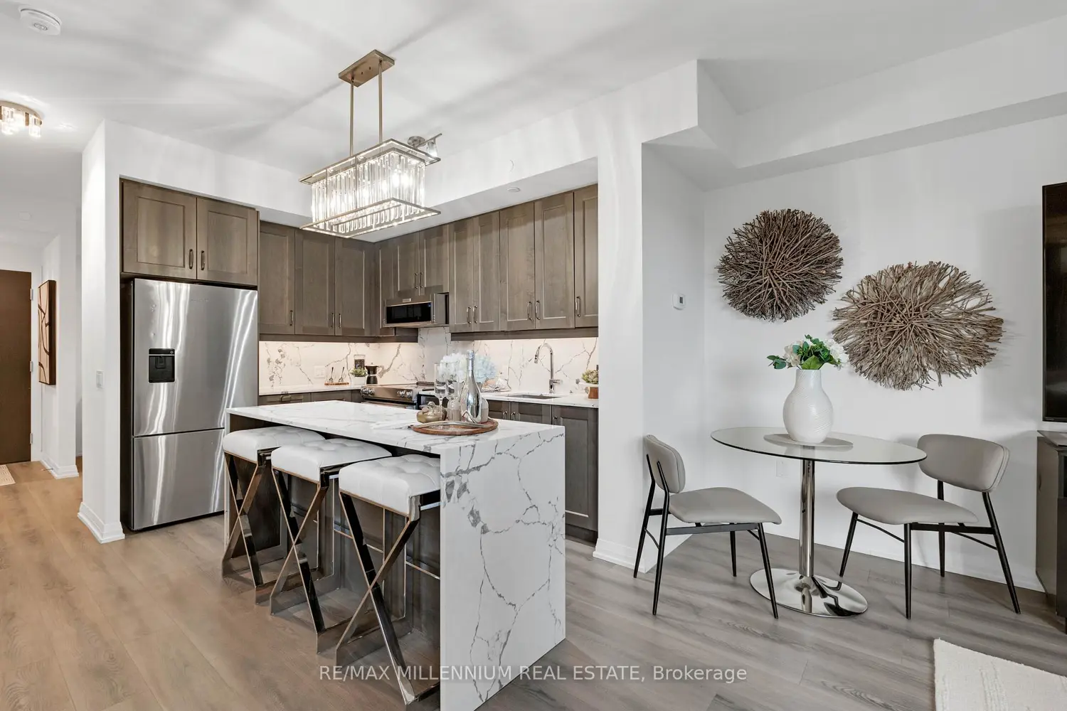 9000 Jane Street 209 photo 4