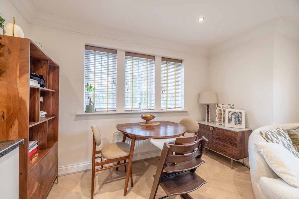 Additional image 8 of 2 bed flat for salePackhorse Road, Gerrards Cross SL9
