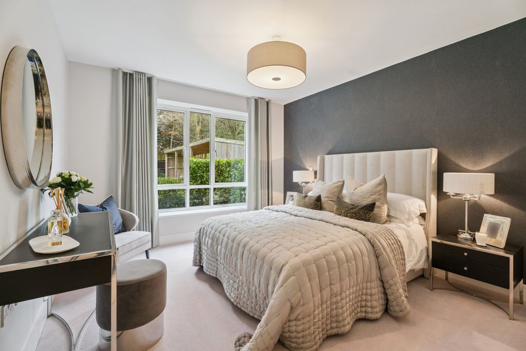 Additional image 3 of 2 bed flat for salePackhorse Road, Gerrards Cross, Buckinghamshire SL9