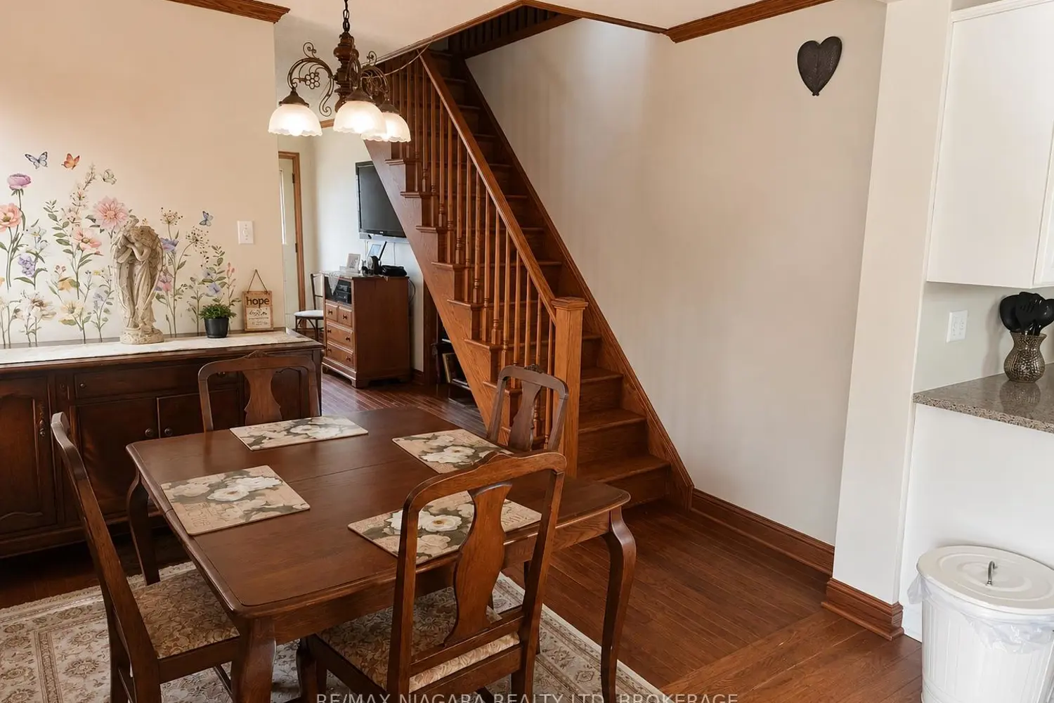 63 Sullivan Avenue photo 4