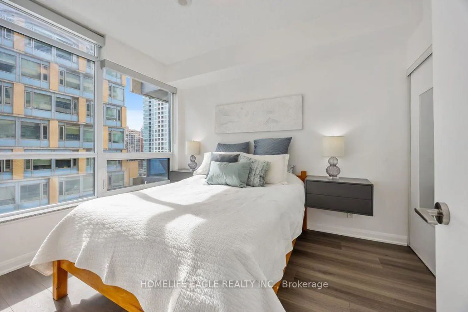 Additional image 12 of 500 Sherbourne Street 606