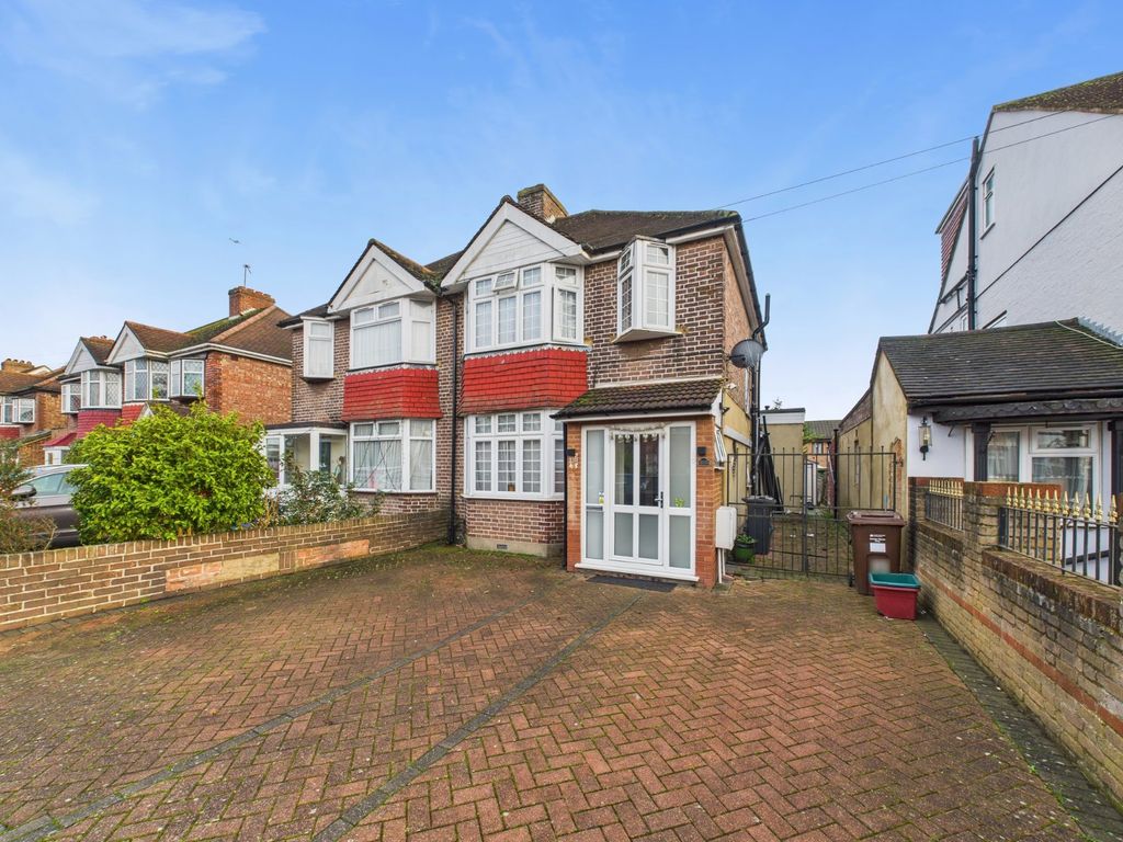 3 bed semi-detached house for saleBoundaries Road, Feltham, Middlesex TW13
