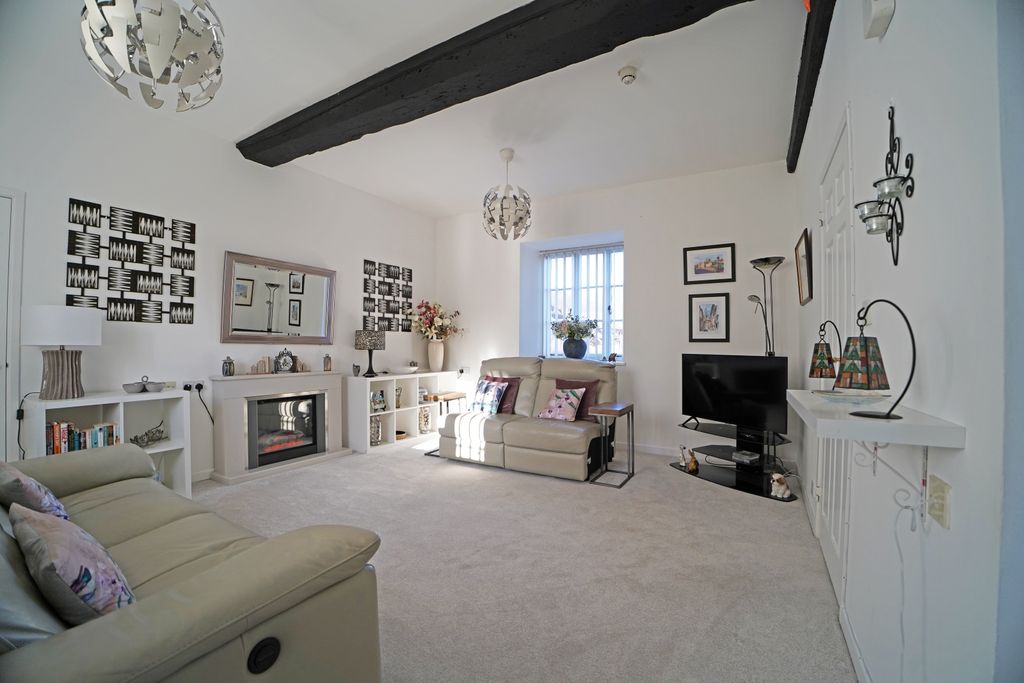 1 bed flat for saleParsonage Court, Highworth, Swindon SN6 photo 2