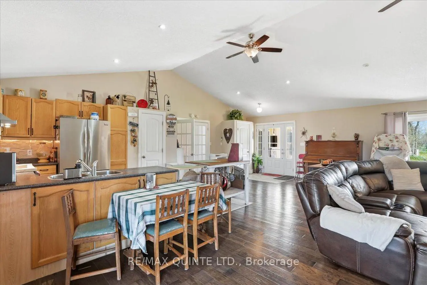 1686 County Road 13 photo 3