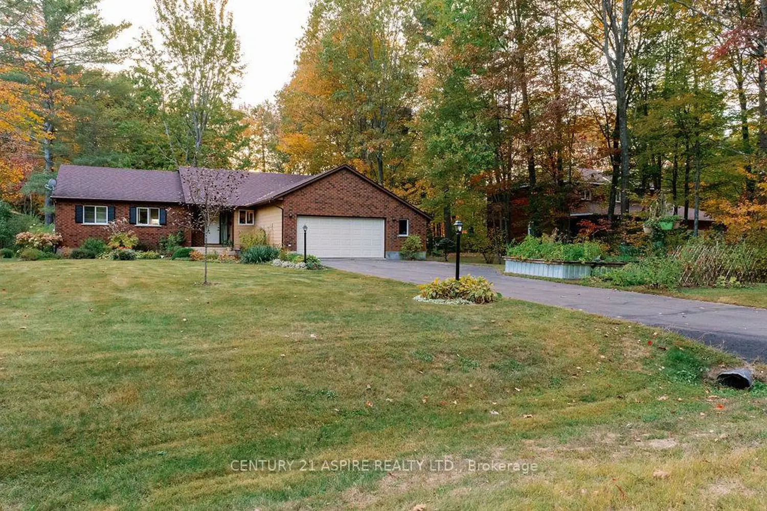 32 Country Lane photo 3