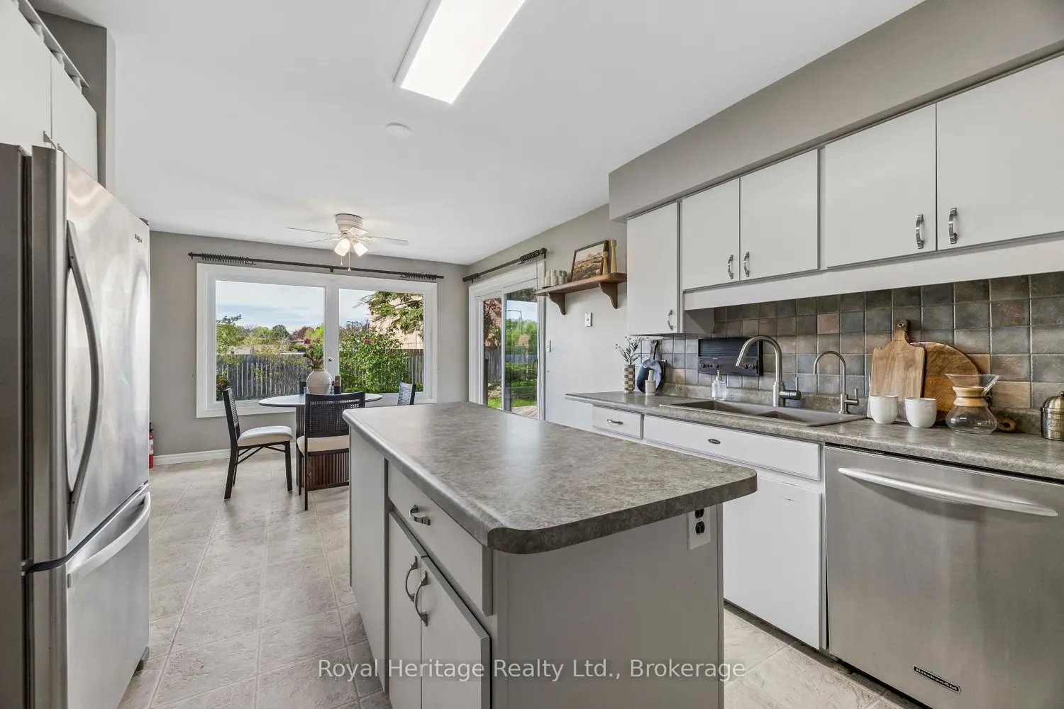 232 Beatrice Street photo 4