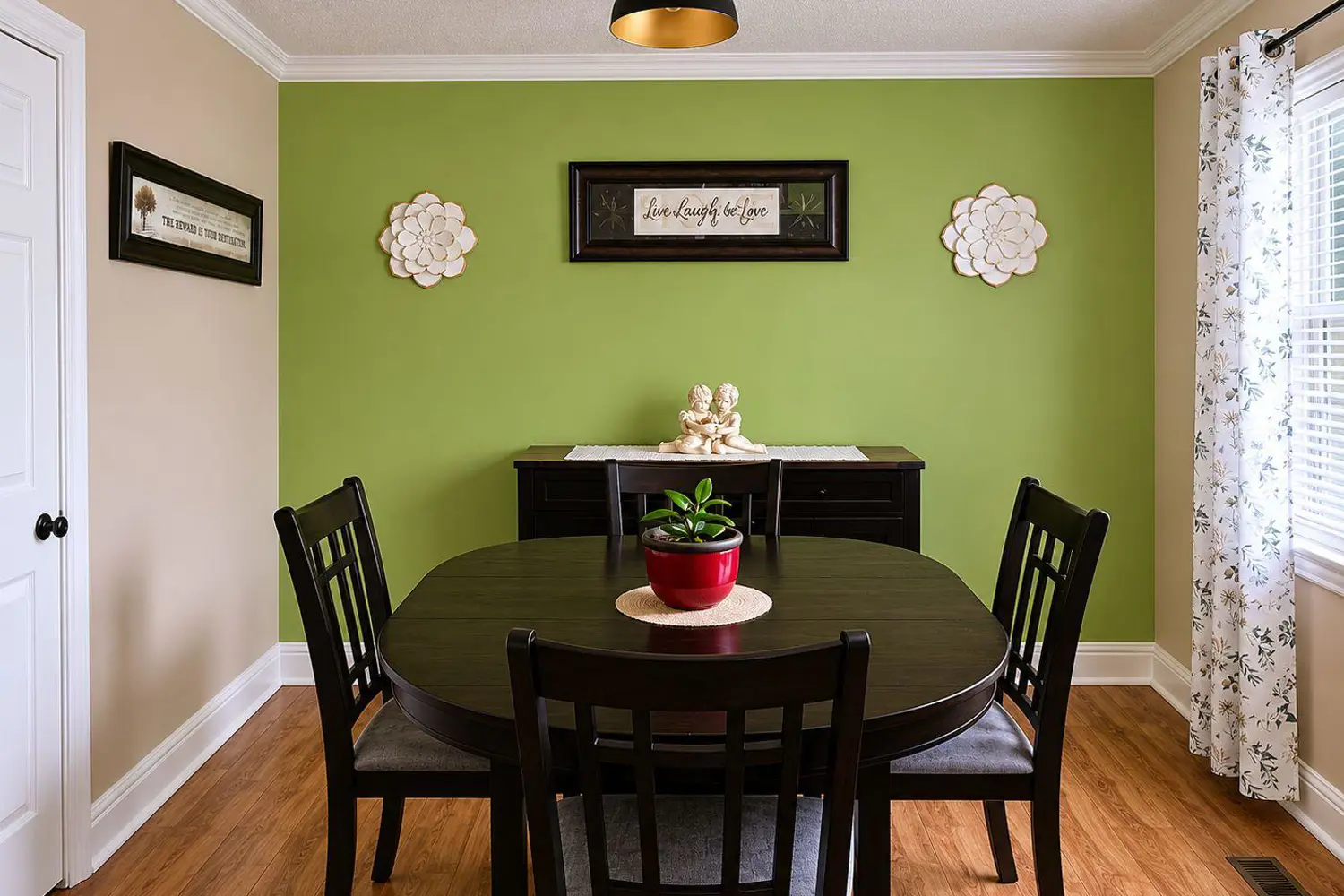 145 Danis Avenue photo 3
