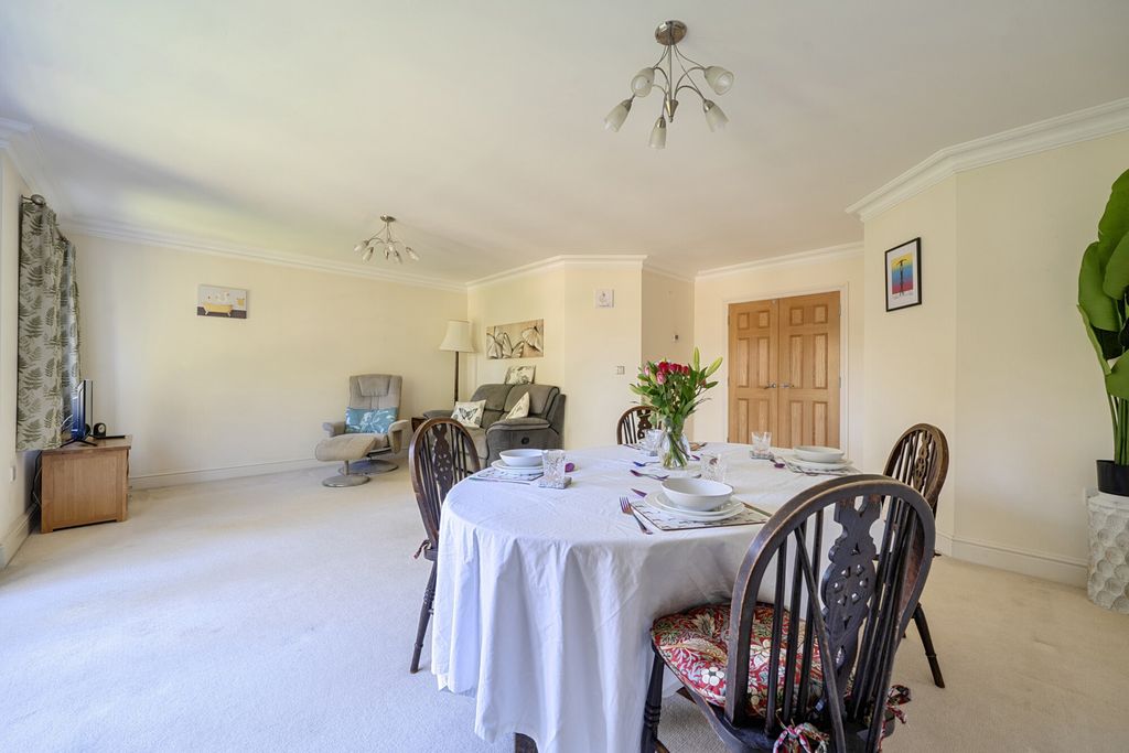 Additional image 13 of 2 bed flat for salePackhorse Road, Gerrards Cross, Buckinghamshire SL9