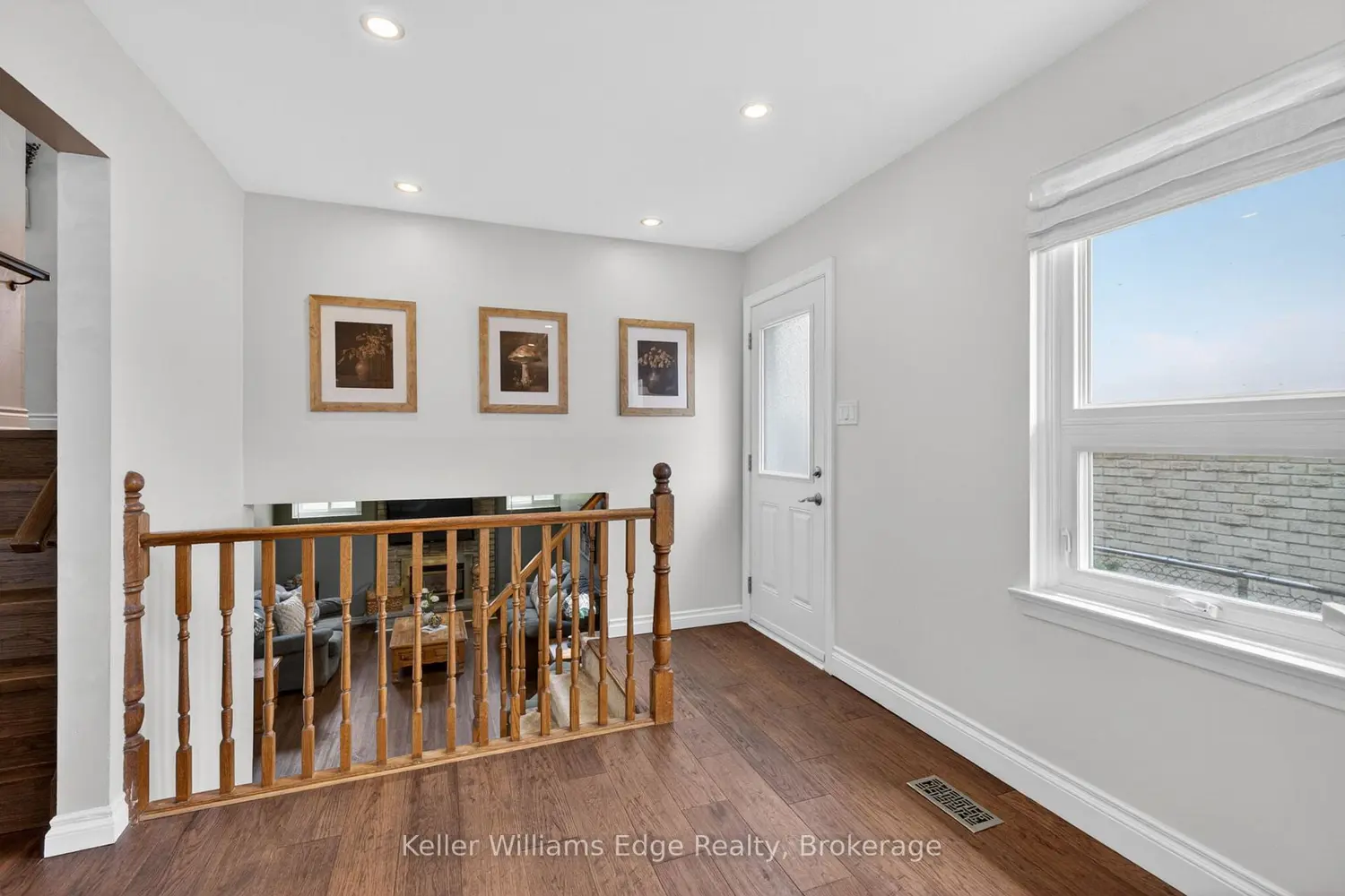 2471 Malcolm Crescent photo 4
