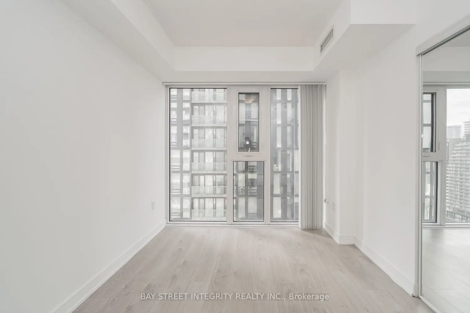 Additional image 3 of 50 Wellesley E Street 2801