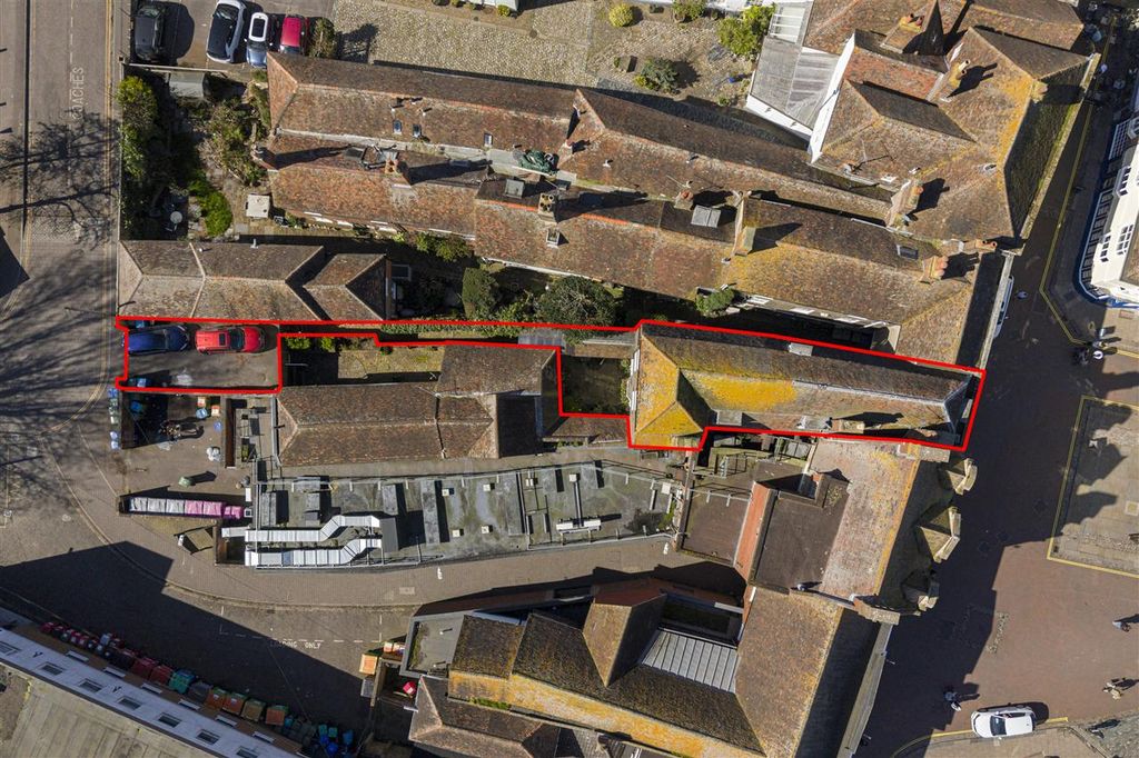 Additional image 2 of 5 bed terraced house for saleHugh House, Hugh Place, Faversham ME13