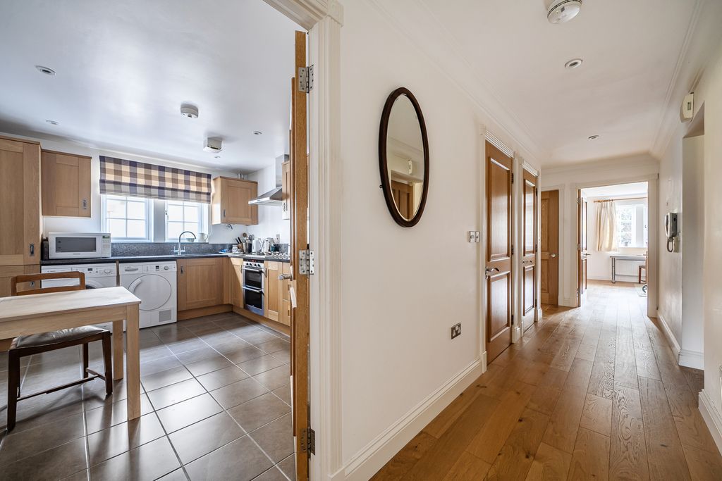 Additional image 15 of 2 bed flat for salePackhorse Road, Gerrards Cross, Buckinghamshire SL9