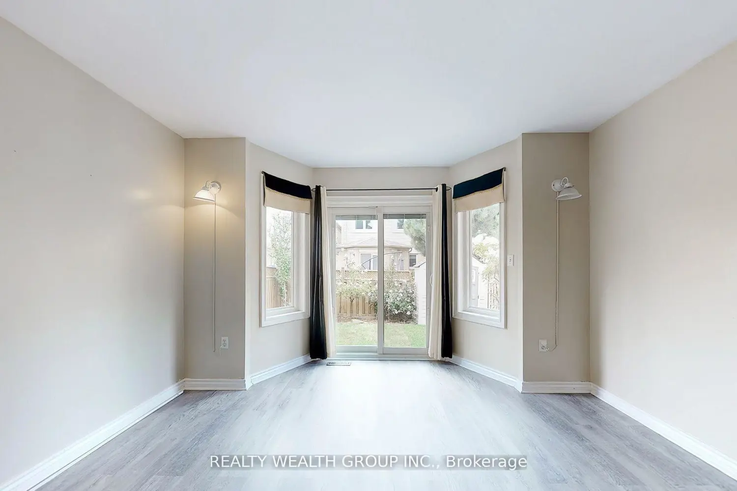 11 Birchcliffe Drive photo 4