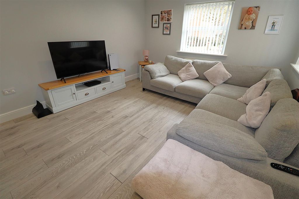 Additional image 6 of 2 bed flat for saleConqueror Drive, Gillingham ME7