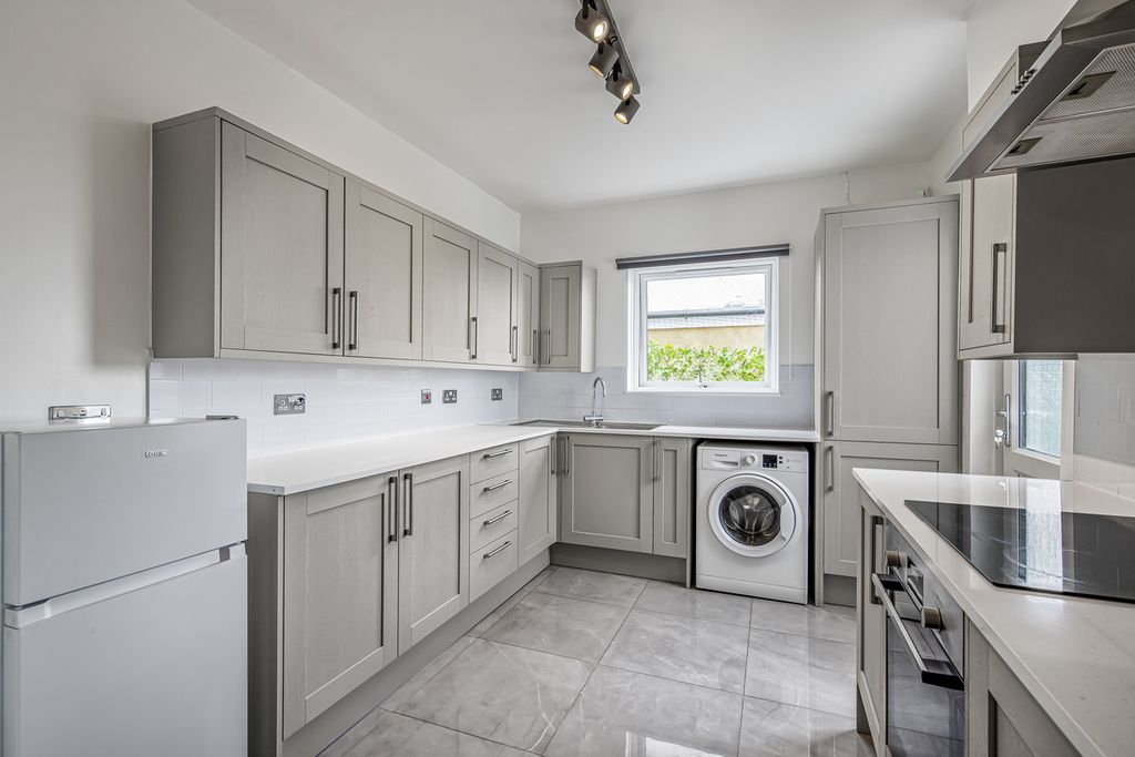 Additional image 20 of 3 bed detached house for saleThong Lane, Gravesend DA12