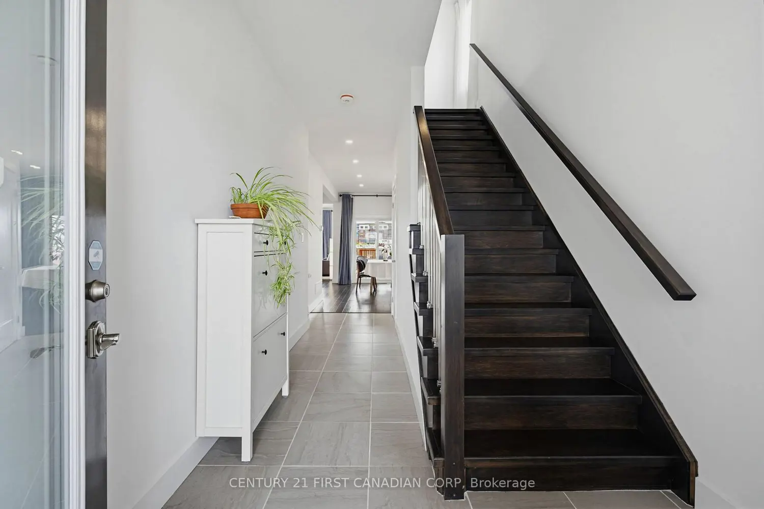 2201 Wateroak Drive photo 3