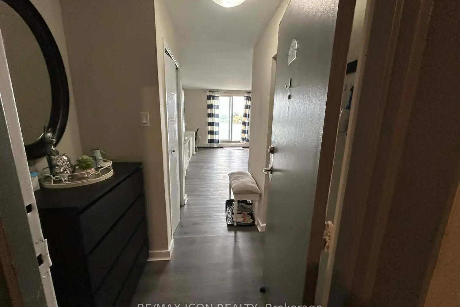 573 Mornington Avenue 810 photo 2