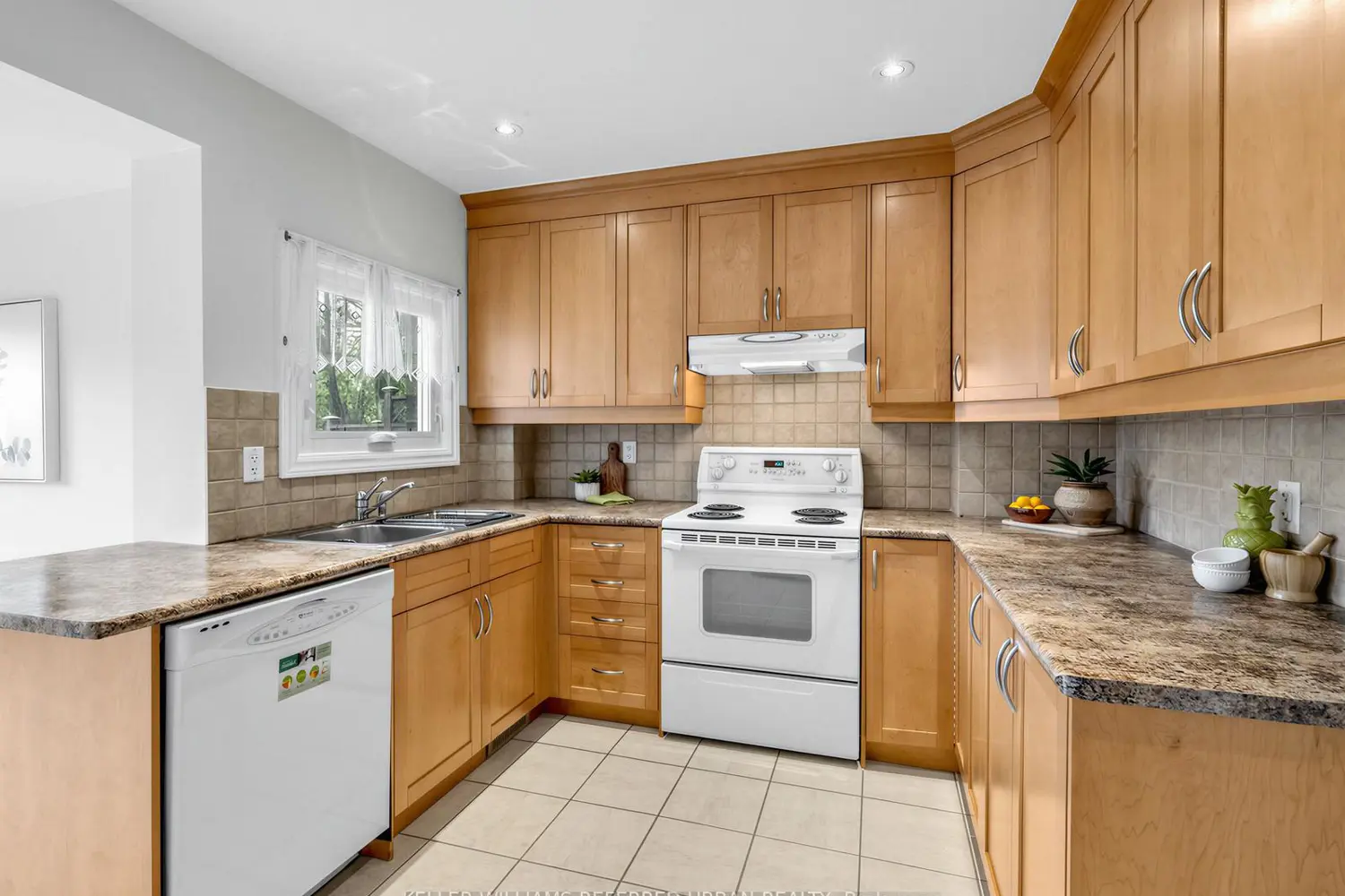 Additional image 6 of 145 Oakcrest Avenue