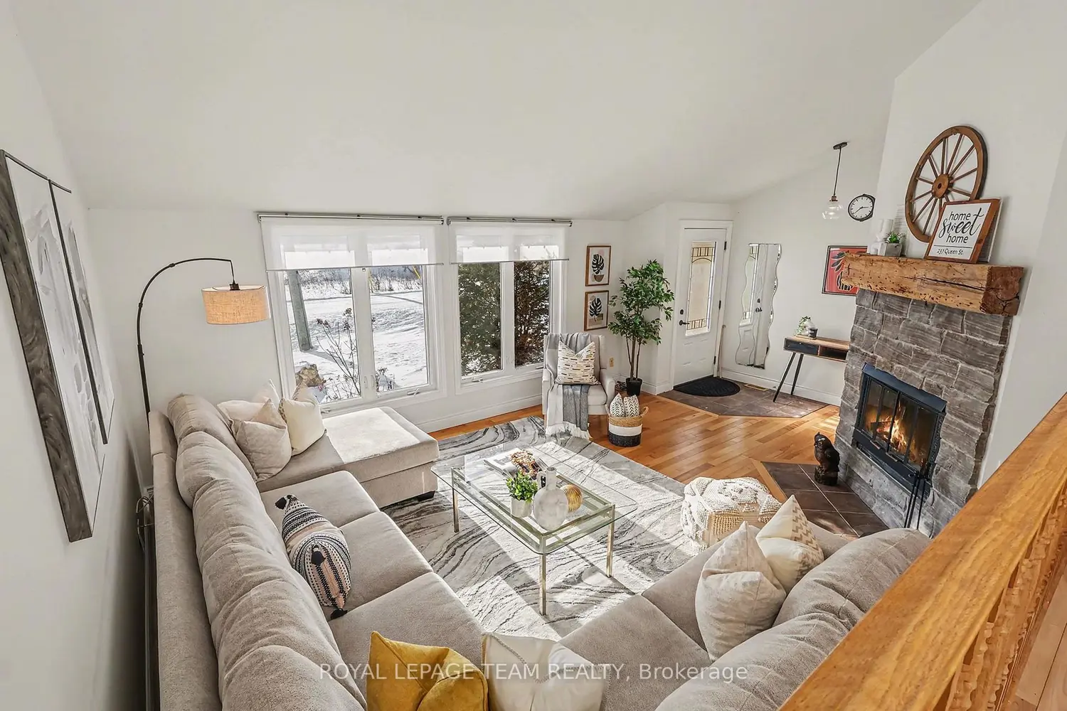 237 Queen West Street photo 3