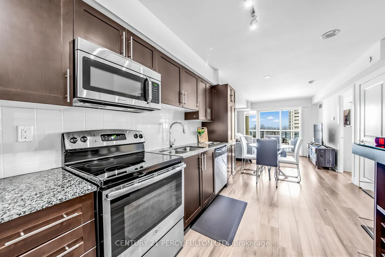 Additional image 7 of 1215 Bayly Street 1303