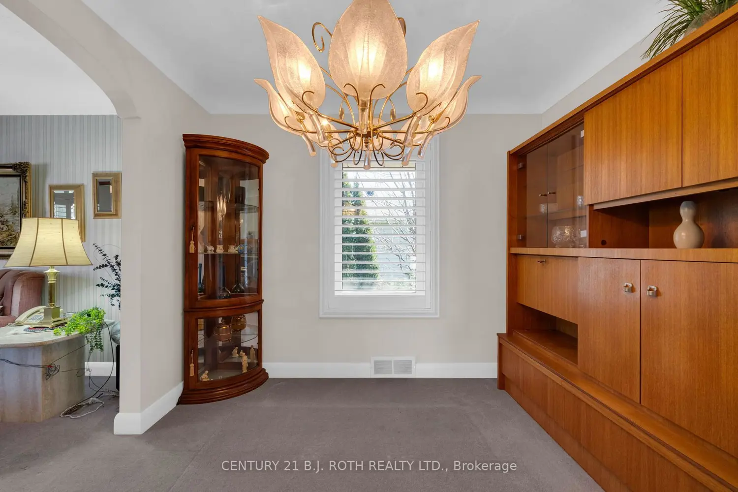 2165 Victoria Street photo 2