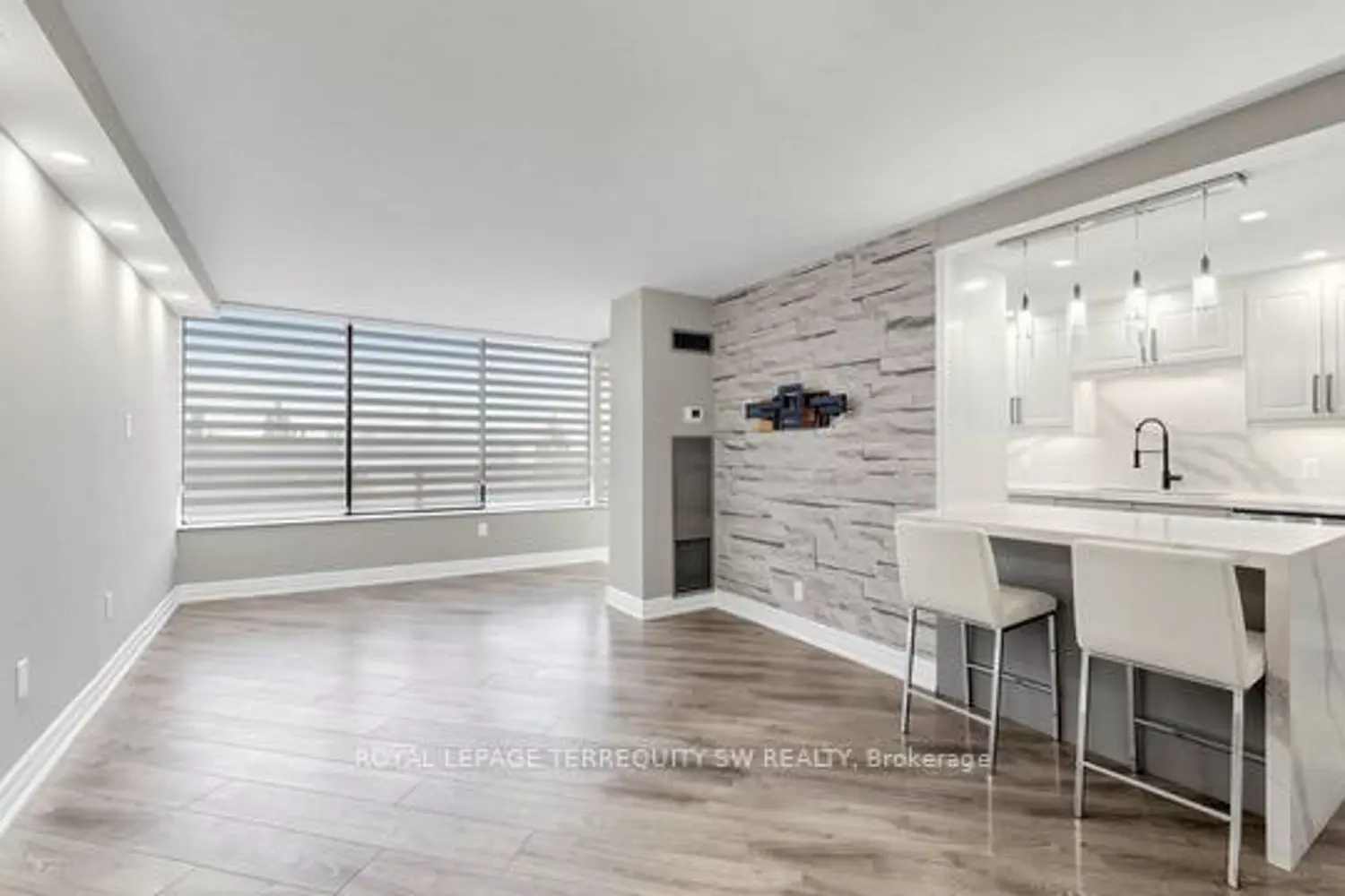 7440 Bathurst Street #512 photo 5