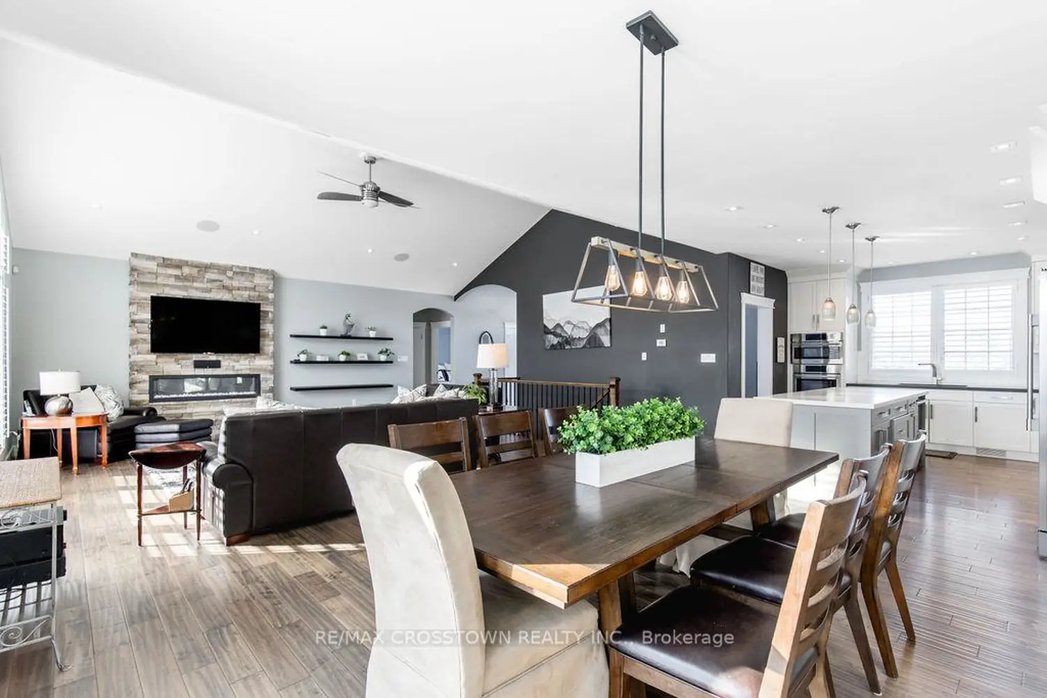 25 Mennill Drive photo 5